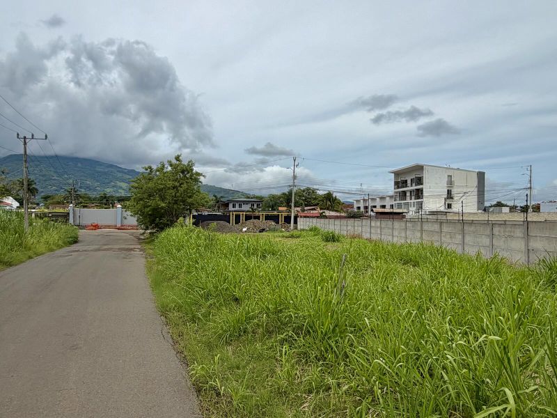 Terreno esquinero Lindora Santa Ana